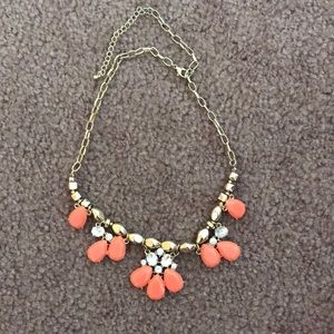 Francesca’s Coral and gold statement necklace 🦋